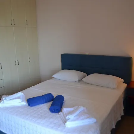 View 2 Áyios Nikítas