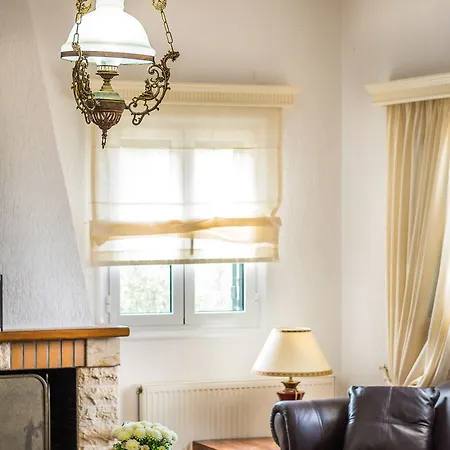 View 2 Áyios Nikítas