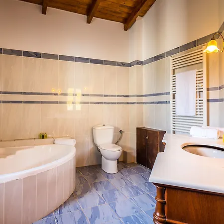 View 2 Áyios Nikítas